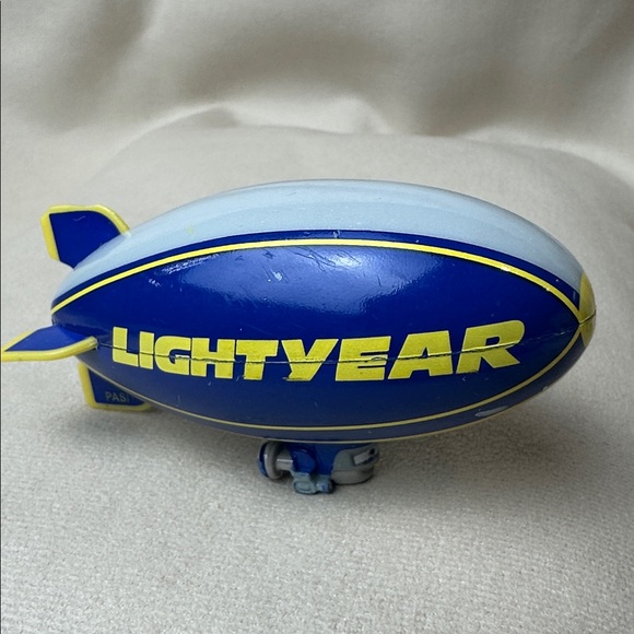 Disney Pixar Cars Piston Cup Official Car, Pace Car Die cast and LIGHTYEAR Blimp - Picture 11 of 11